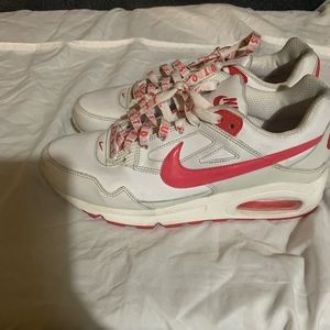 Nike airmax 90 grade school girls size 7 some wear but still in good condition
